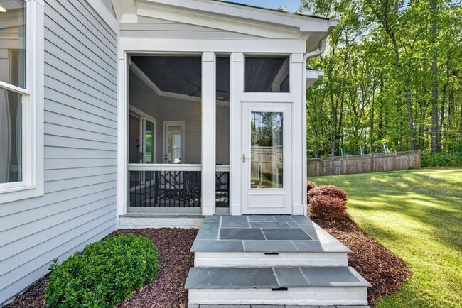 Building Photo - 3419 Edgemont Dr