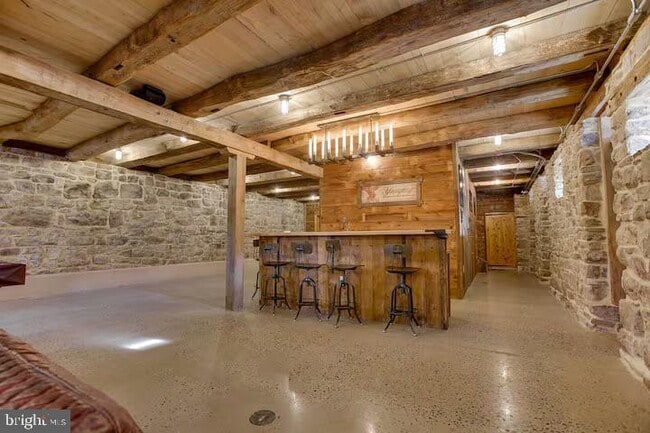 Building Photo - 284 Hickory Dr