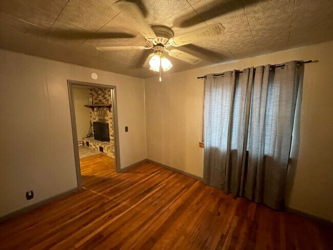 Building Photo - 3 Bedroom 3 Bath Home
