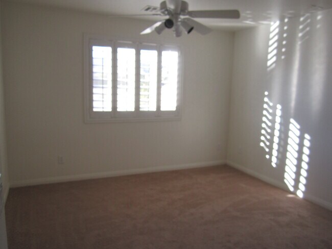 Building Photo - (RENT INCLUDE SOME UTILITIES)3 Bedroom in ...