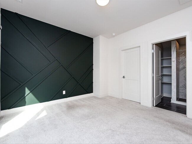 Building Photo - 1207 E 36th St