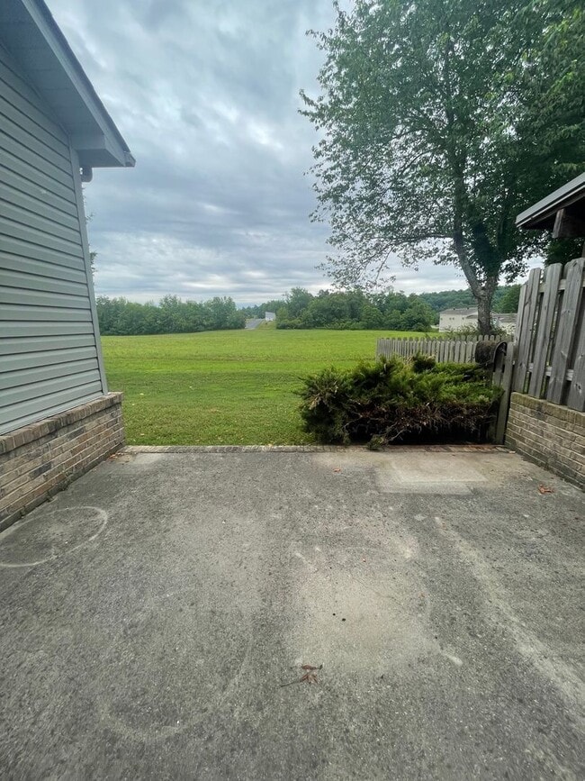 Building Photo - Charming 2 Bed, 2 Bath Home with Garage