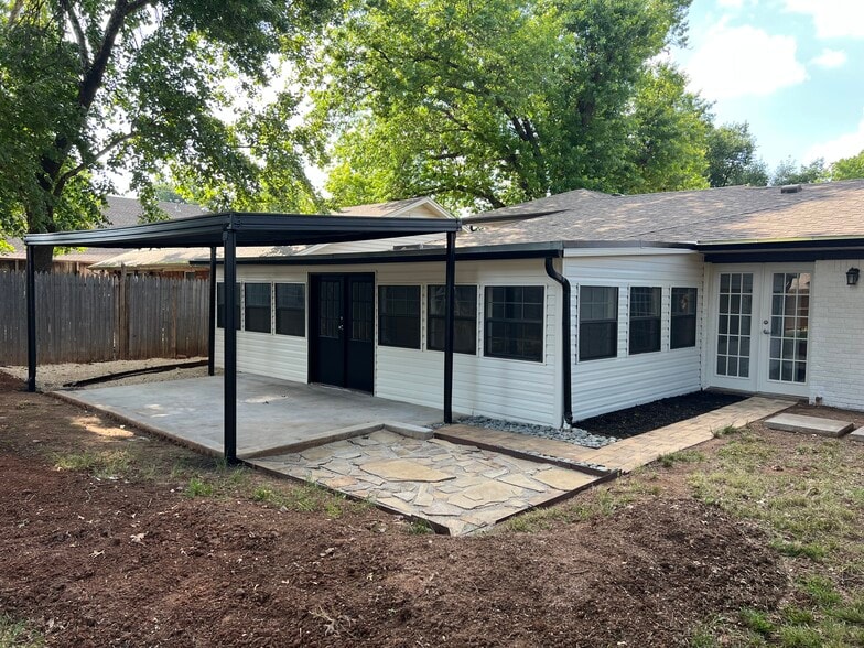 Backyard Patio with flagstone fire-pit area - 2056 NW 48th St