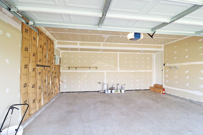 Building Photo - Pet-Friendly Holly Hill Home With Fenced Yard