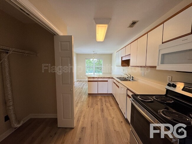 Building Photo - 5180 Deveron St