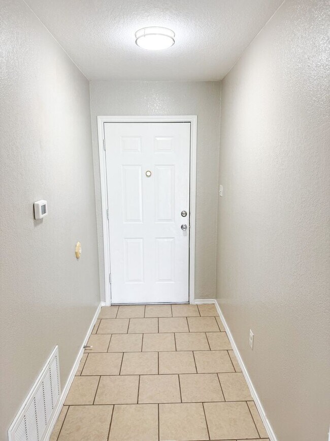 Building Photo - Available 7/21/2025 Beautiful 1 story, 4 b...