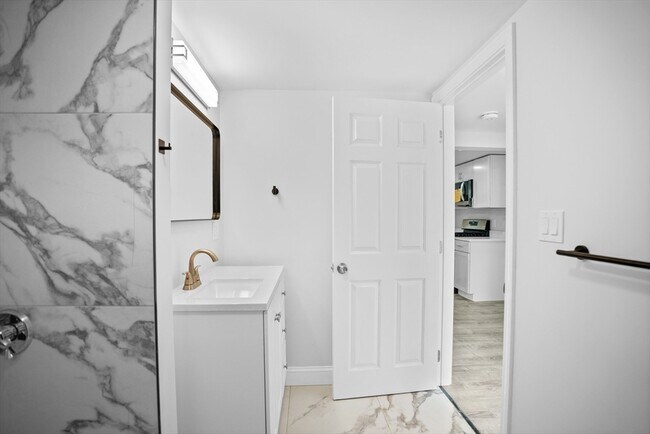 Building Photo - 34 Ensign St