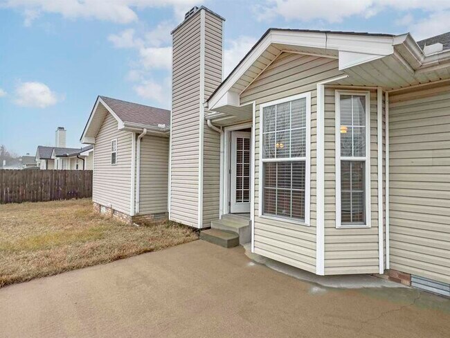 Building Photo - 2630 Del Ray Dr