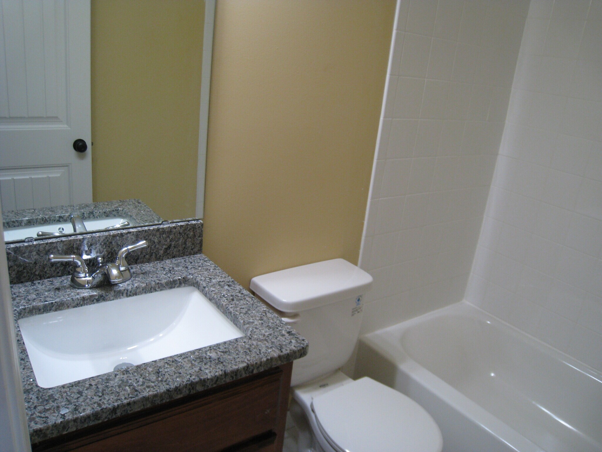 Building Photo - 613 S Meadowbrook St