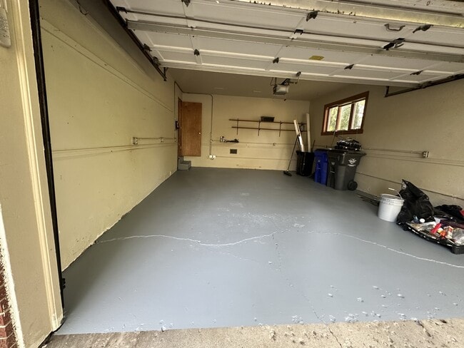 Building Photo - 3637 Sunset Dr