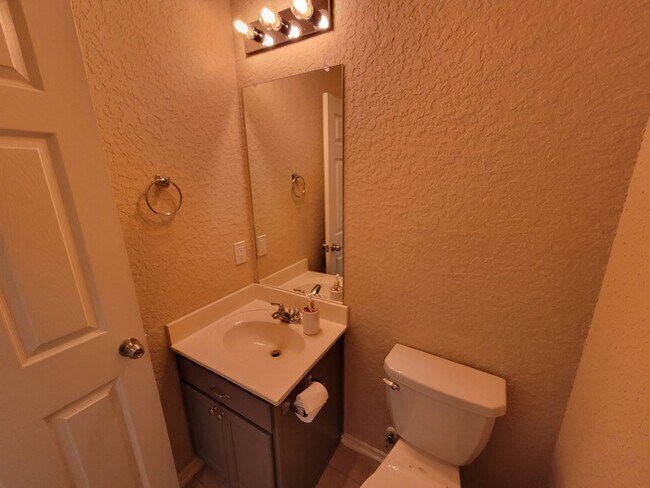 Building Photo - Charming 4 beds 2 baths in San Antonio!