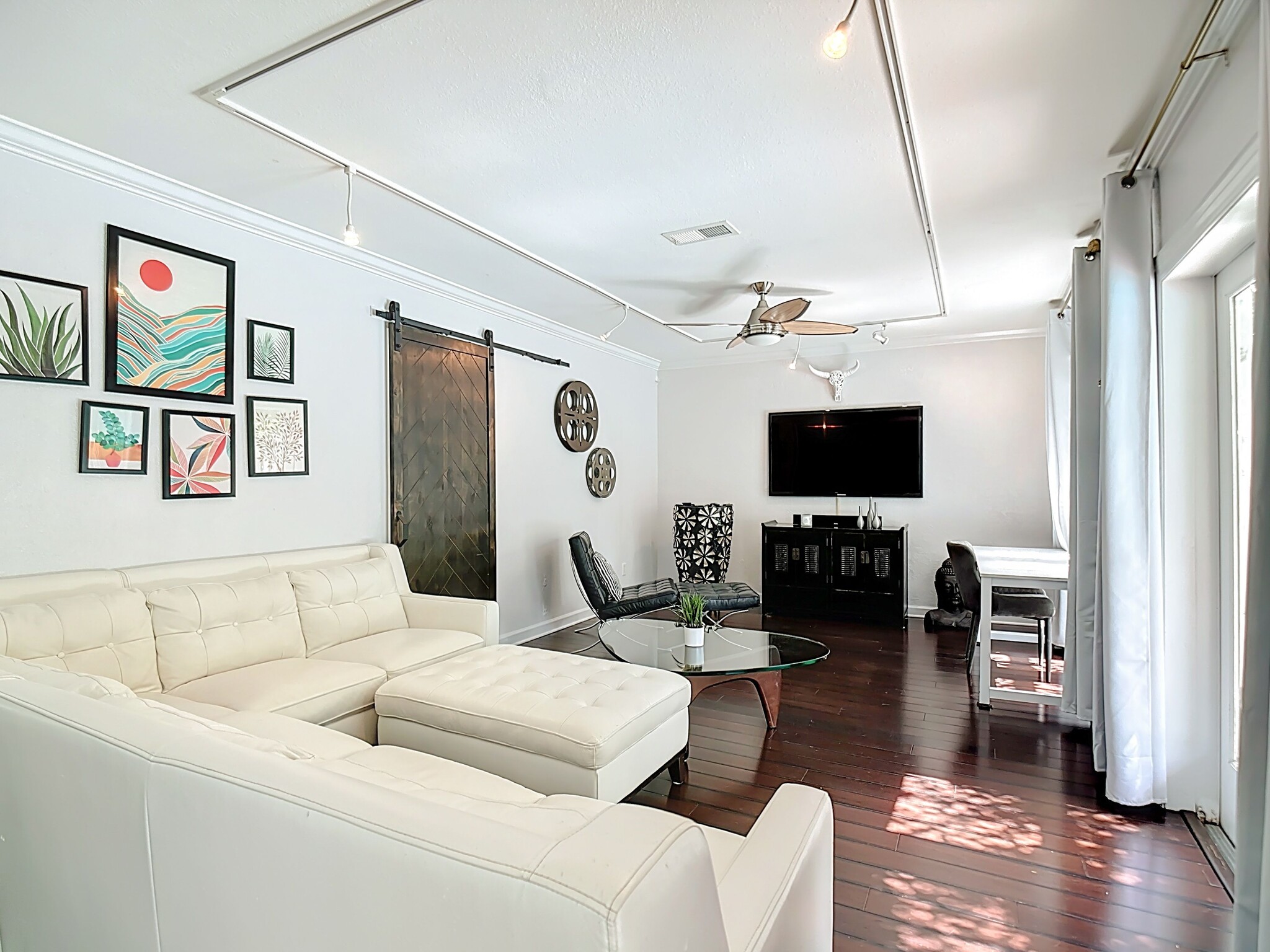 Living room - 3319 Florene Dr