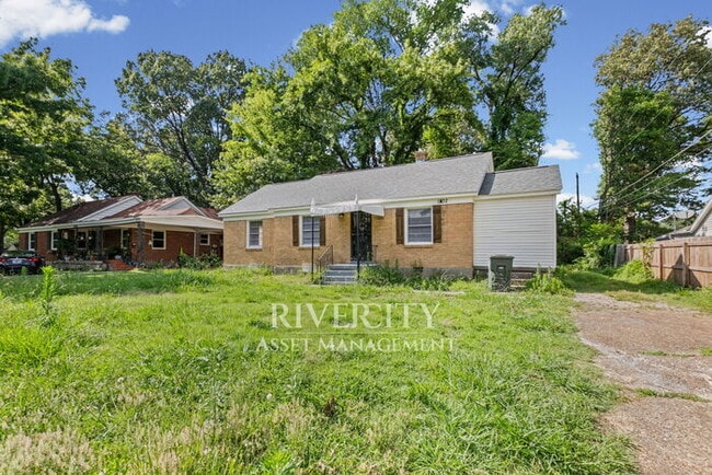 Building Photo - Berclair Beauty!!!! Section 8 Welcomed !!!! FULLY Renovated & Spacious!!!!!!