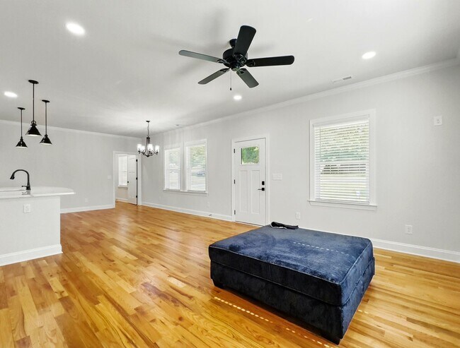 Building Photo - Mount Holly 3 Bedroom Ranch w/ Fenced in B...