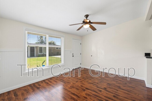 Building Photo - 235 E 18th St