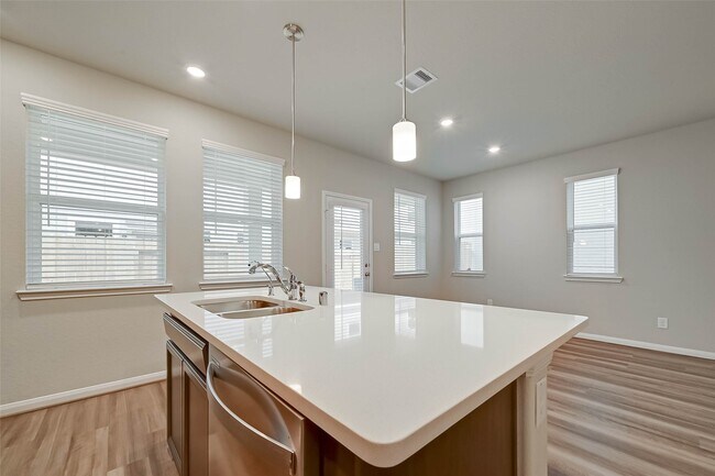 Building Photo - 1521 Beach Oak Dr