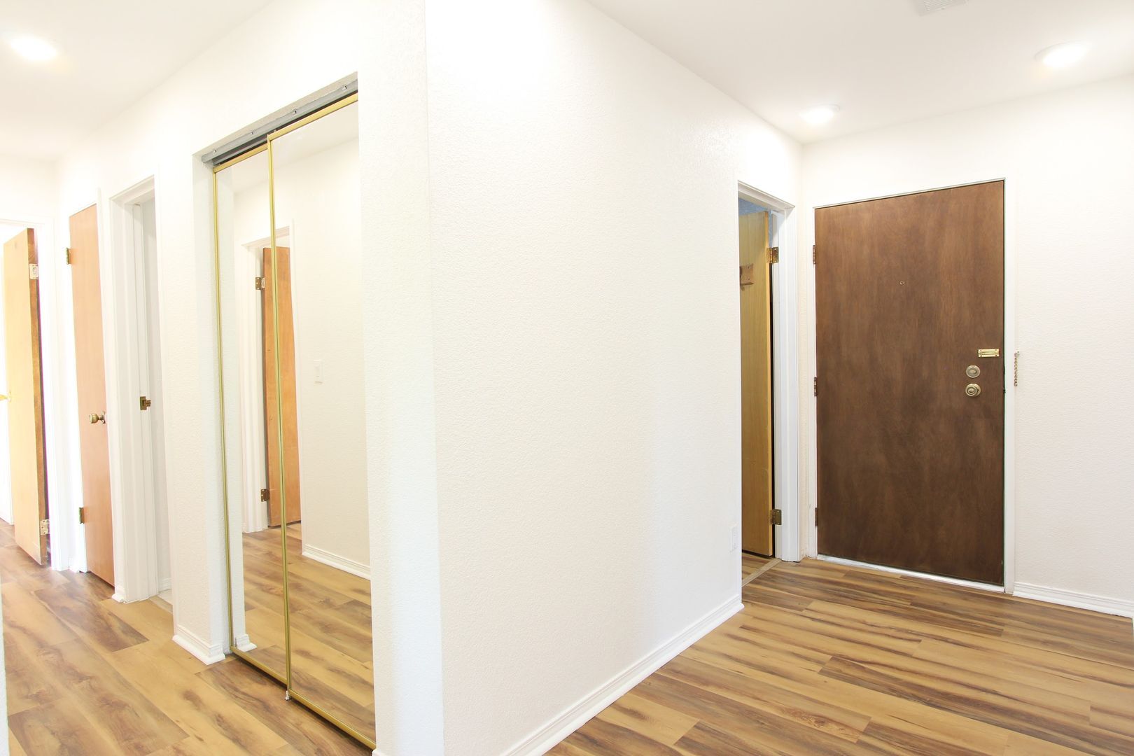 Building Photo - 600 Manhattan Dr