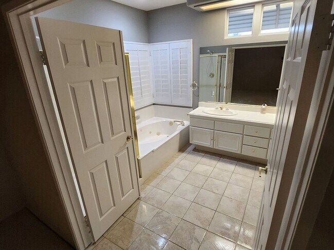 Building Photo - 78663 Como Ct