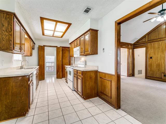 Building Photo - 614 Raven Ln