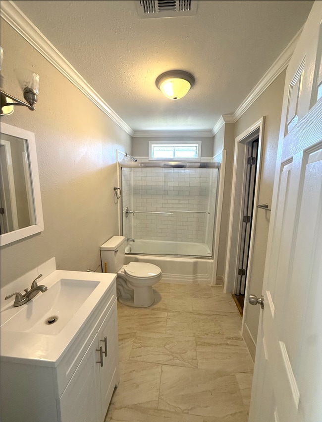 Building Photo - Grove St