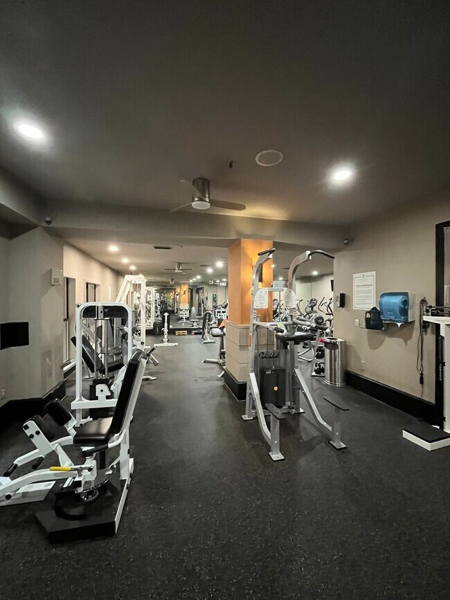 Building Photo - Urban Living at Bristol on Broadway – Walk to Vanderbilt, Studio Unit with Washer/Dryer, Assigned...