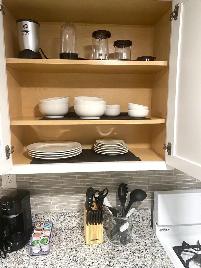 Building Photo - 1544 Oakridge Rd