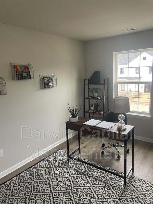 Building Photo - 945 Woodview Ct