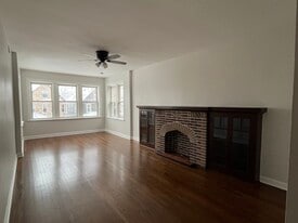 Building Photo - 2338 N Avers Ave