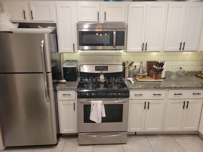 Building Photo - Beautiful 3 Bedroom House in Atlanta!