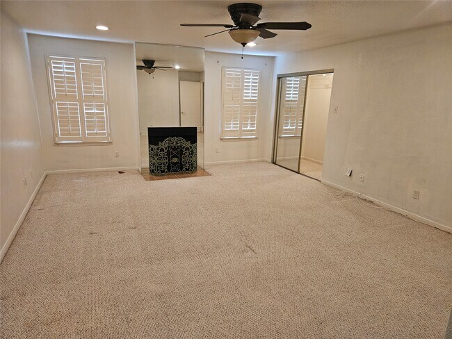 Building Photo - 9800 Pagewood Ln