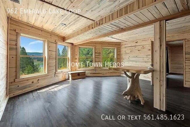 Building Photo - 962 Emerald Lk Lp