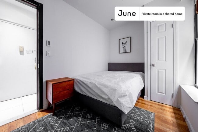 Building Photo - 320 Manhattan Ave