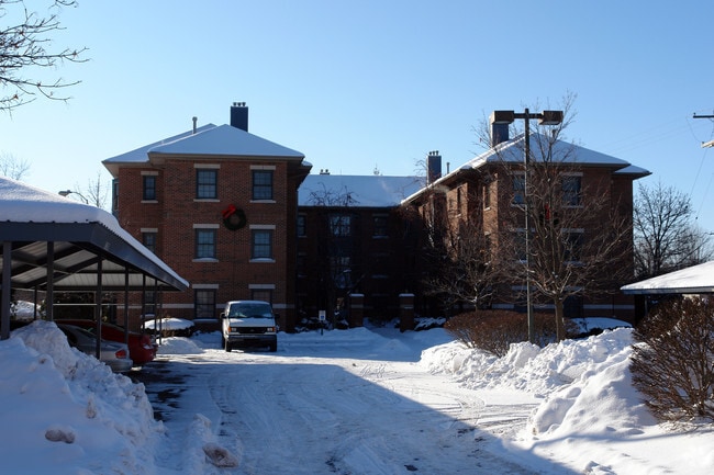 Building Photo - Charlestowne