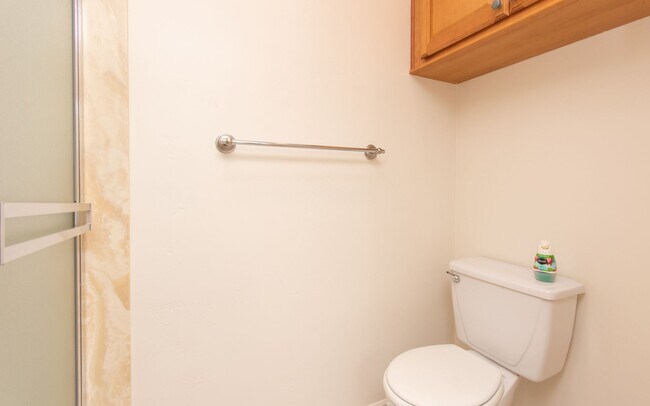 Building Photo - 3 Bedroom, 2.5 Bathroom Townhome!