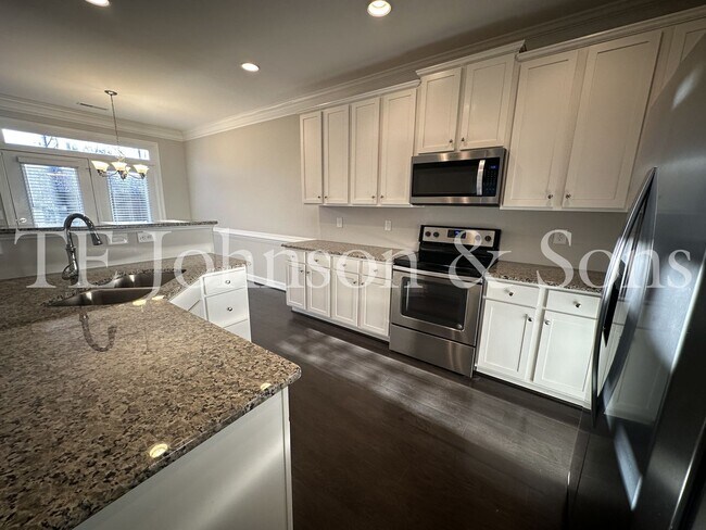 Building Photo - Stunning 3 Bedroom 2.5 Bath in Winston Salem