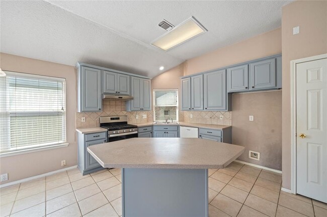 Building Photo - 11843 Leaf Oak Dr