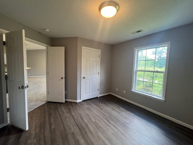 Building Photo - 4700 Pennoak Ln