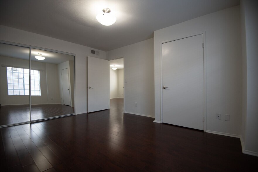 Building Photo - 5328 Riverton Ave