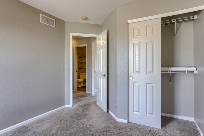 Building Photo - 15405 Fillmore Cir
