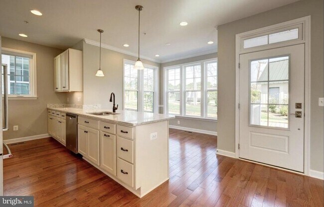 Building Photo - 1020 Railroad Ave