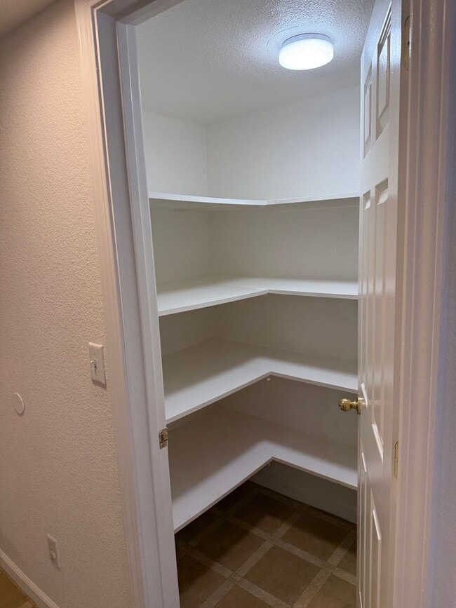 Building Photo - LARGE CORNER LOT 2 STORY 4 BED HOME IN MATHER