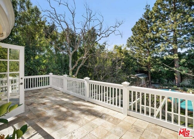 Building Photo - 523 Avondale Ave