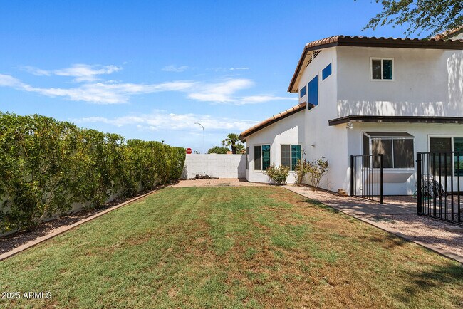 Building Photo - 1290 N Granada Dr
