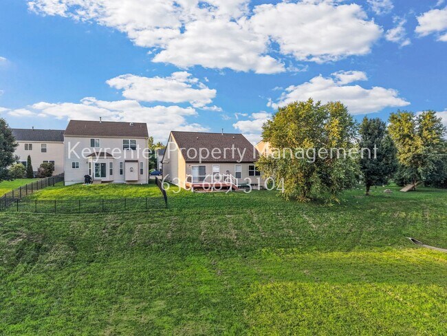 Building Photo - Spacious 2-Bedroom Duplex with Finished Walkout Lower Level