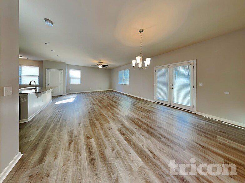 Building Photo - 2878 S Hills