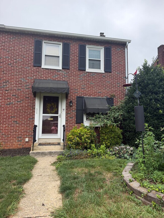 Building Photo - 903 Green Terrace