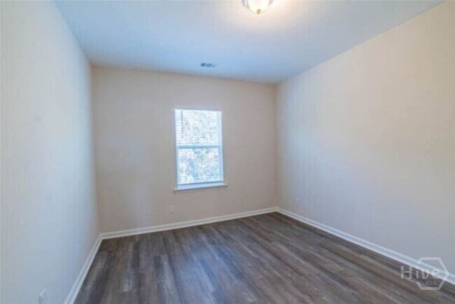Building Photo - 131 Lower Creek Dr