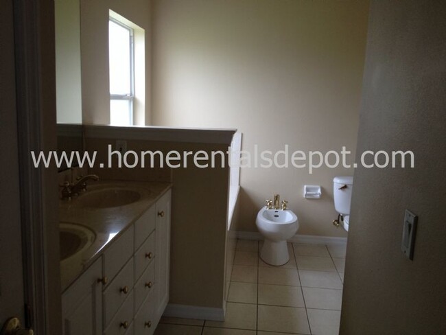 Building Photo - Gorgeous 4/3 pool home in the sought-after...