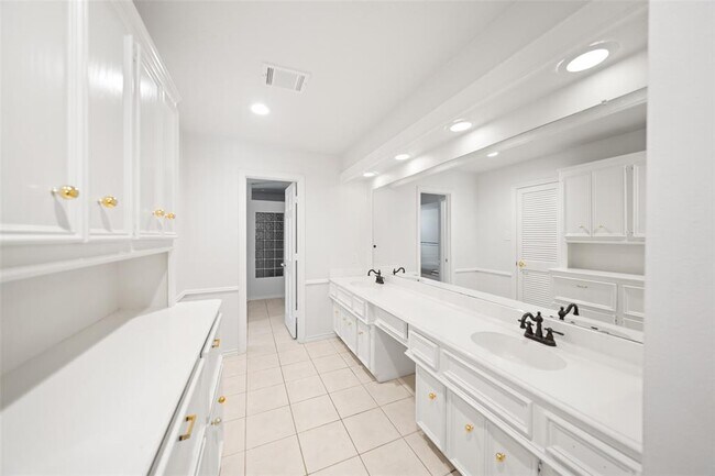 Building Photo - 6923 Mossridge Dr