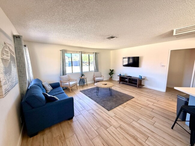 Building Photo - Charming 3BR Home w/ River Views, Open Floor Plan & Island Kitchen- Available Now!